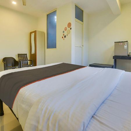 Collection O Morjim Sea Wave Hotel Buitenkant foto