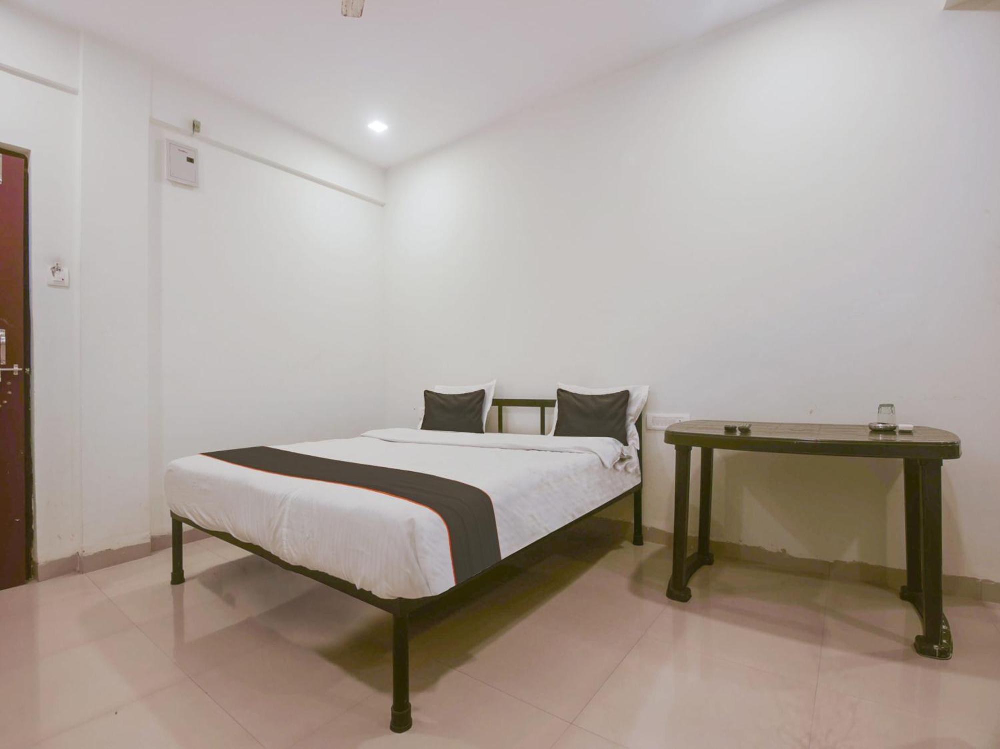 Collection O Morjim Sea Wave Hotel Buitenkant foto