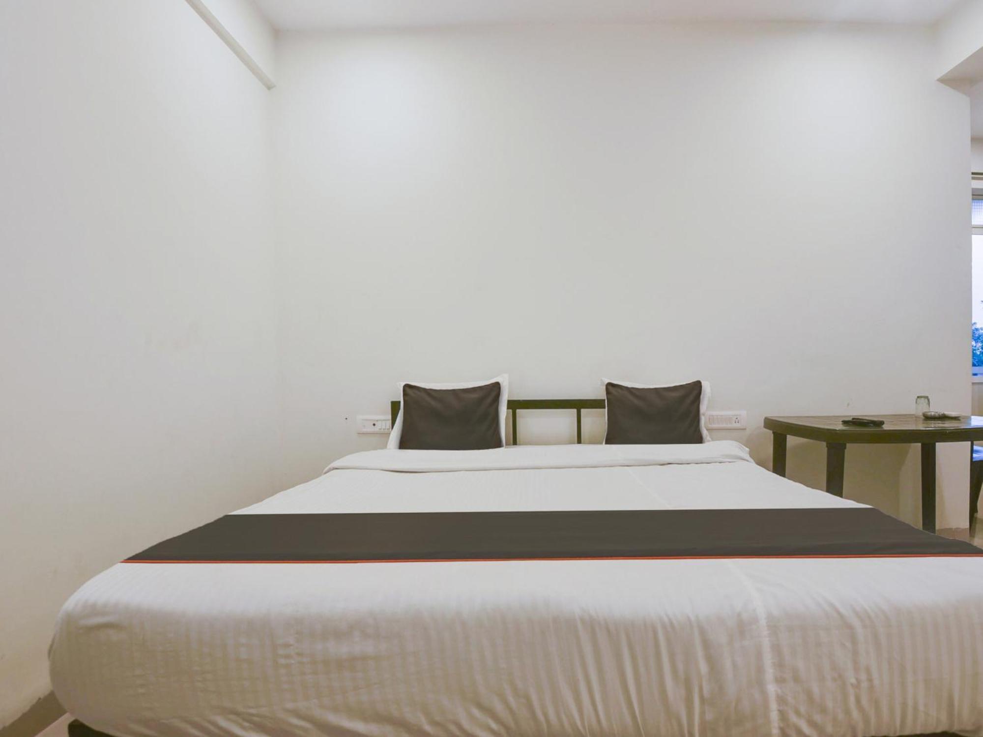 Collection O Morjim Sea Wave Hotel Buitenkant foto
