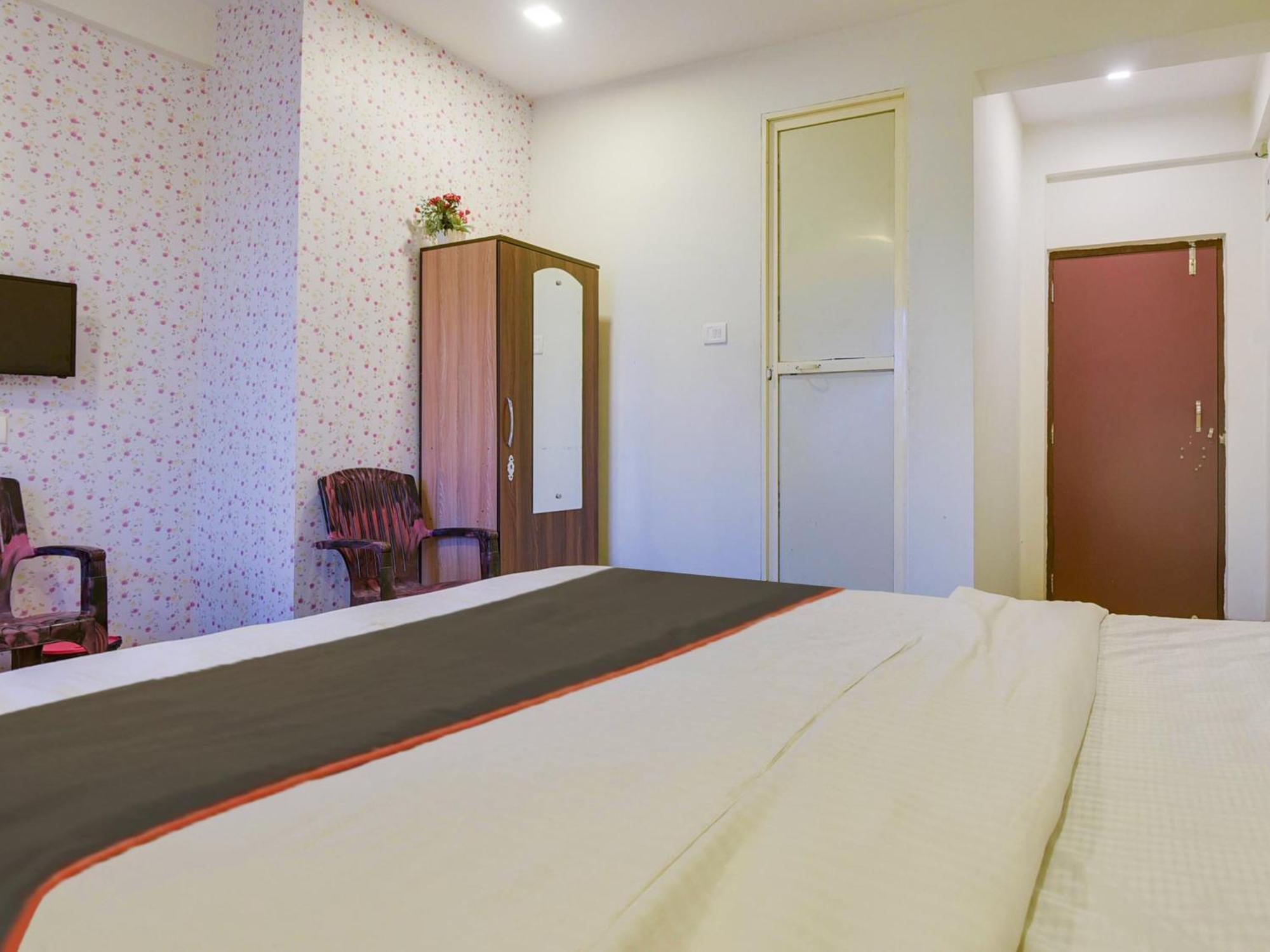 Collection O Morjim Sea Wave Hotel Buitenkant foto