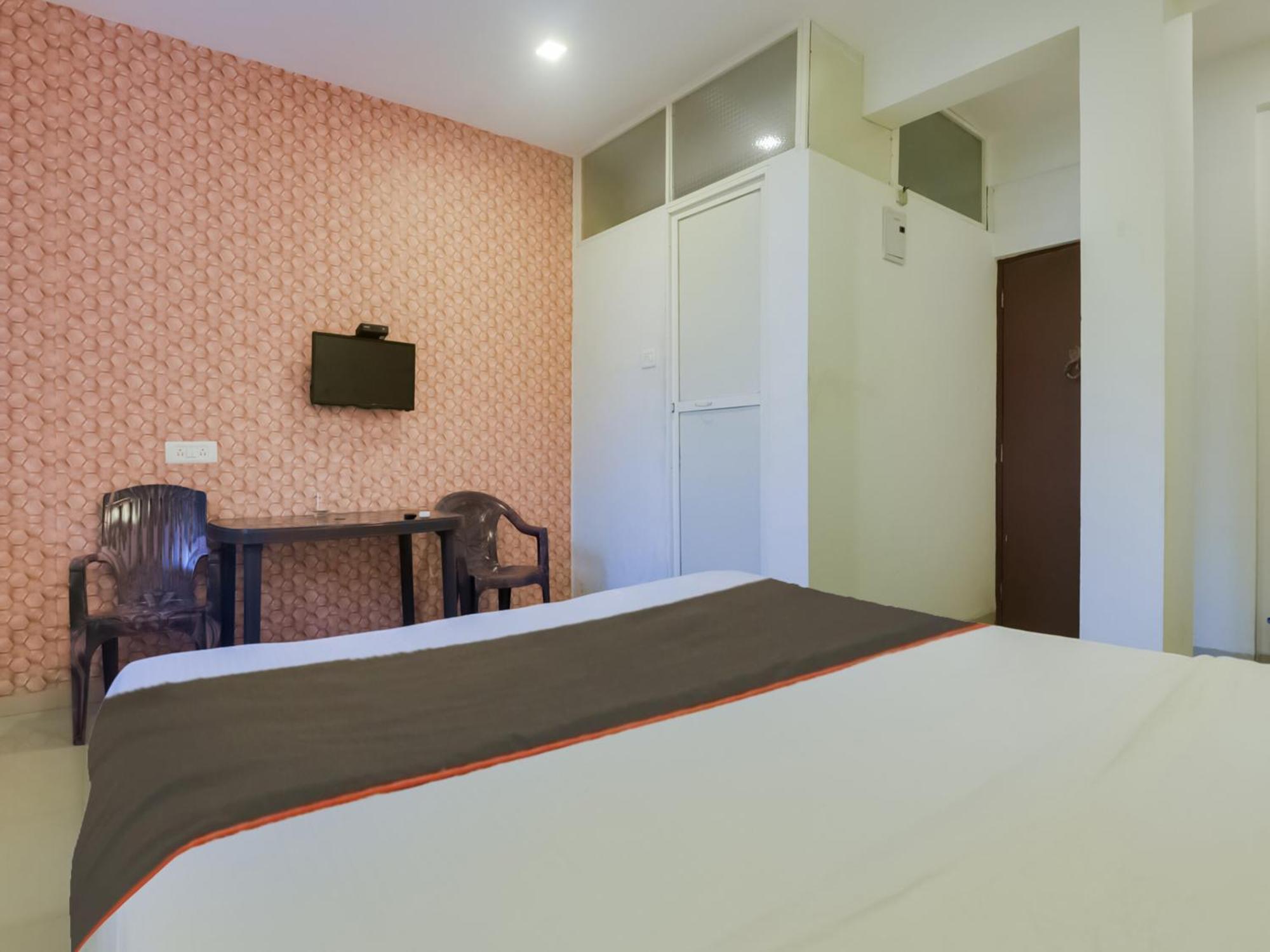 Collection O Morjim Sea Wave Hotel Buitenkant foto