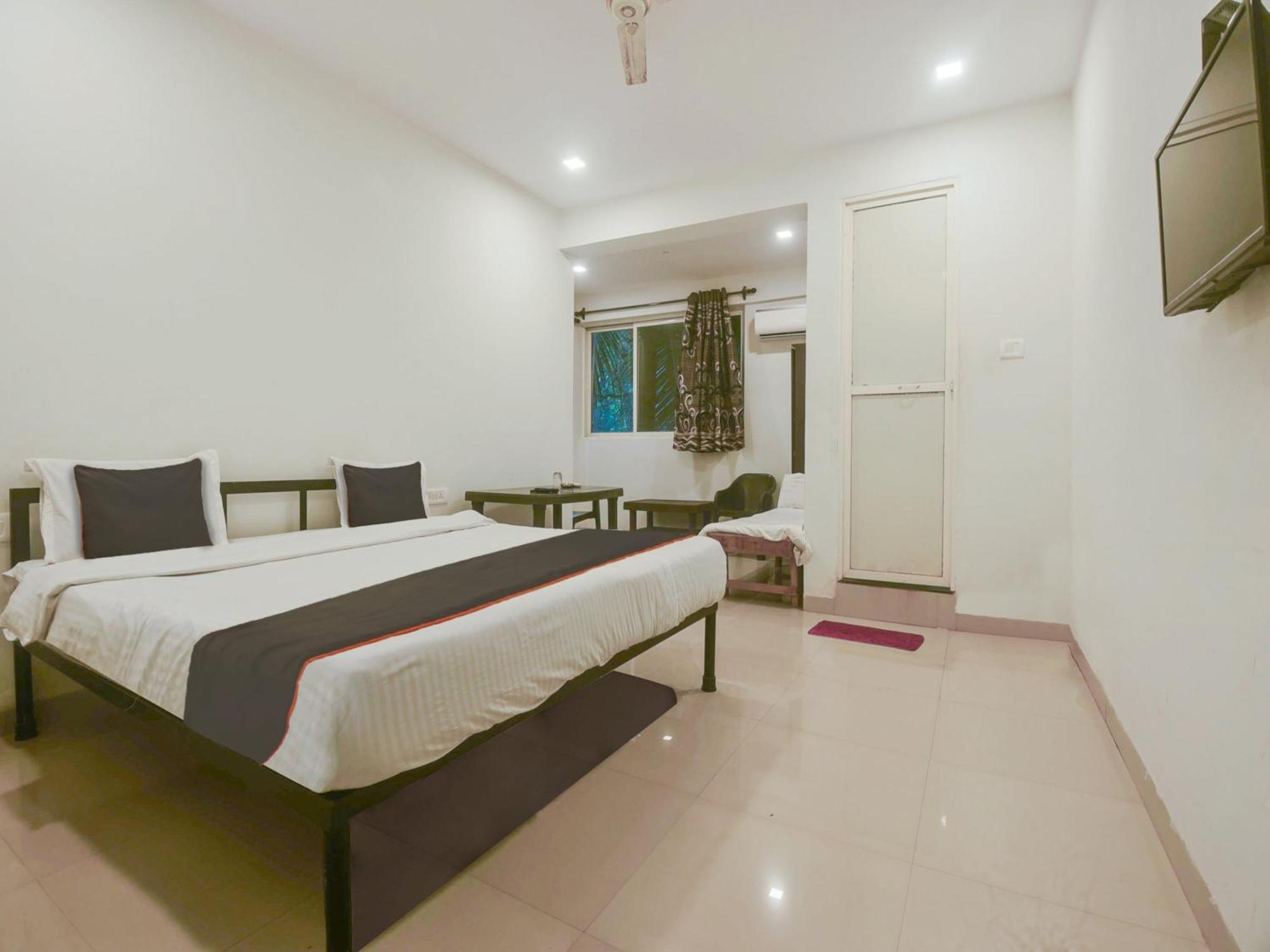 Collection O Morjim Sea Wave Hotel Buitenkant foto